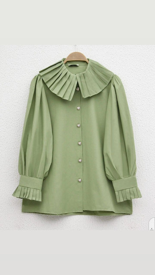 Shirt with collar detail